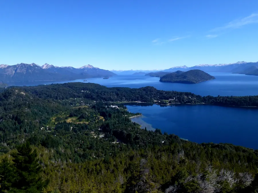 Vista de los lagos desde el cerro Campanario