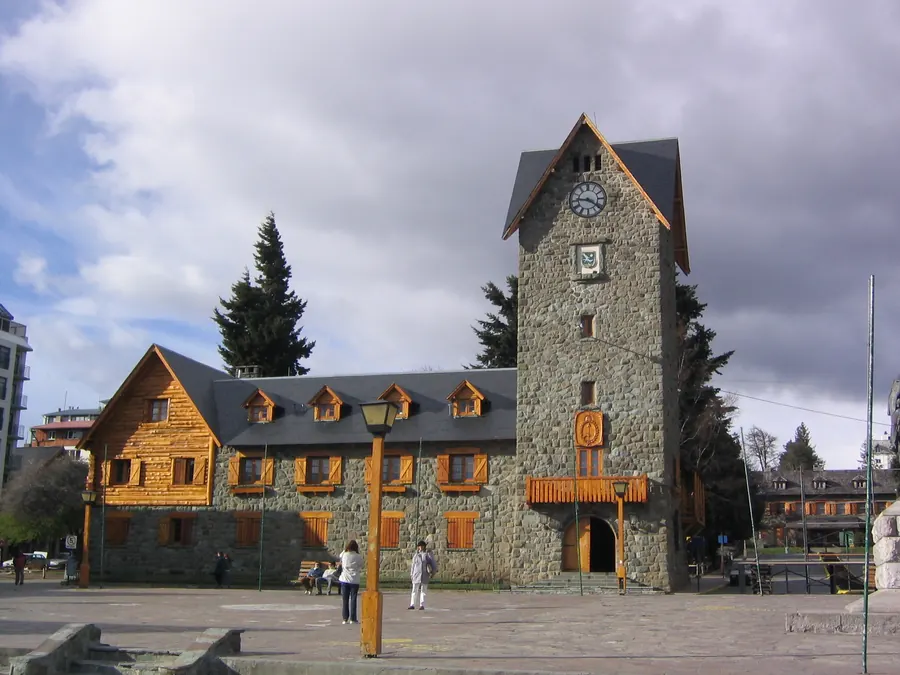 El Centro Cívico de Bariloche y su torre del reloj